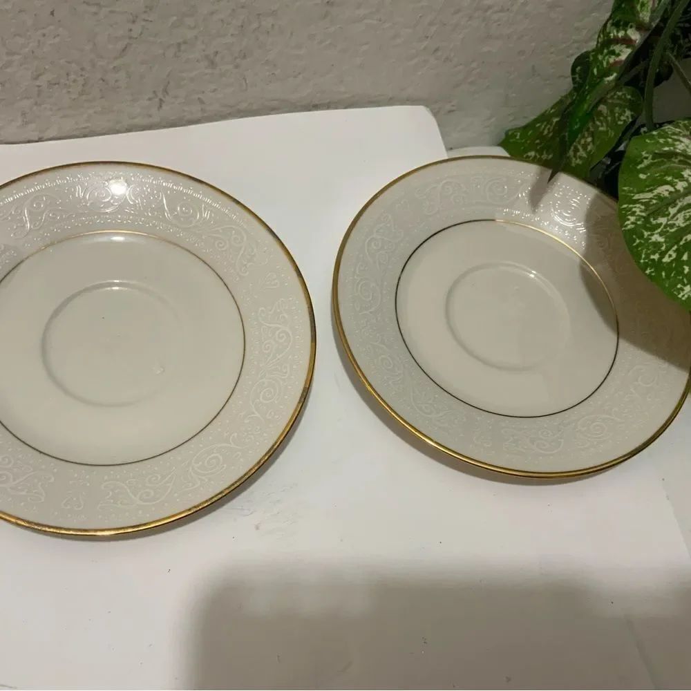 NORITAKE IVORY CHINA 7562 TULANE JAPAN 2 BREAD & BUTTER PLATES 6 1/2". B7